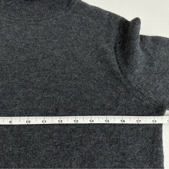 EQUIPMENT Femme Delafine Turtleneck Cashmere Sweater Size Medium - Picture 6 of 8